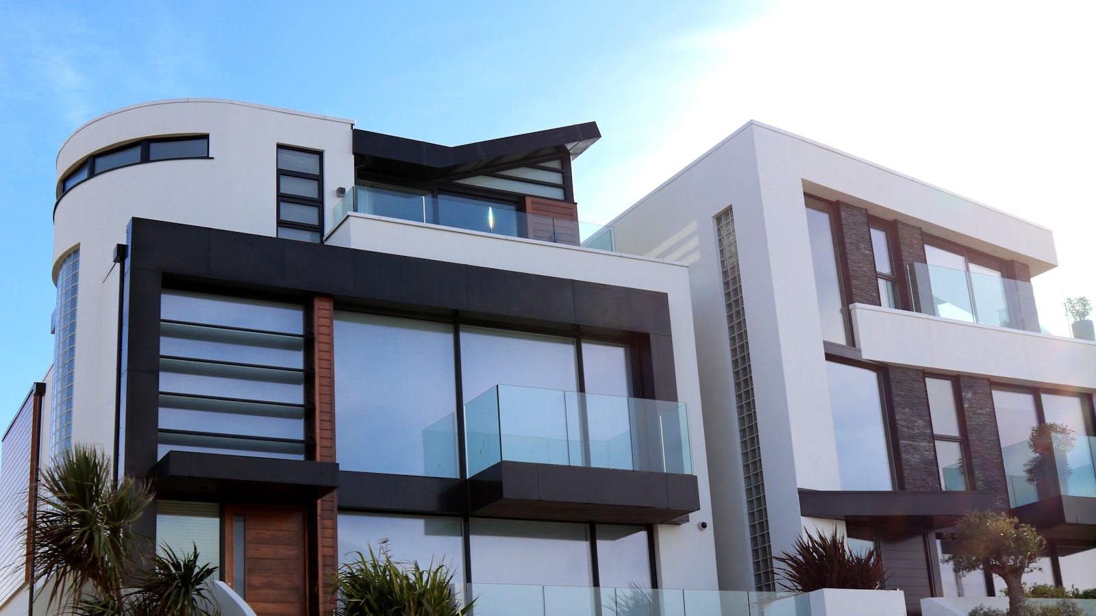 Moderní bytový dům BD Okružní — exteriér